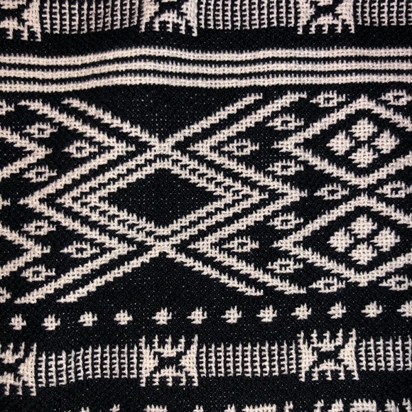 🆕 H&M White and Black Tribal Print Cardigan - Picture 4 of 5